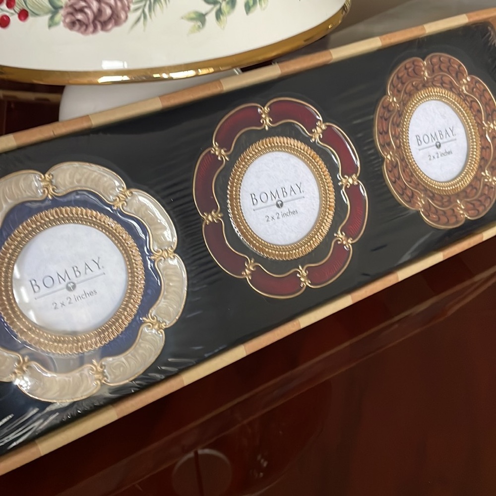 SET/3 FRAMES BOMBAY COMPANY Set of 3 Enameled Flower Frames, New in sealed box - Picture 12 of 12